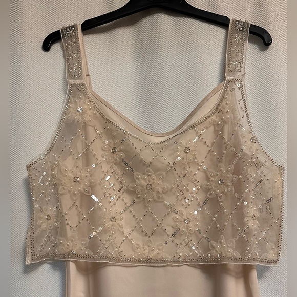 NWT House of Harlow 1960 2-Piece Ivory Champagne Beaded Midi Dress -Size M - Picture 3 of 9